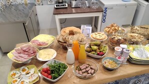 A breakfast buffet with various food items and beverages. - Porta Marina Resort Pompeii (Pompei)