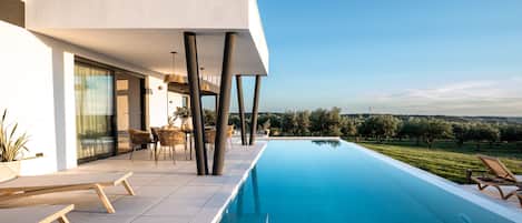 Outdoor pool, a heated pool