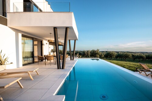 Villa Dida Šime - Luxury Villa with Infinity Pool & Gym