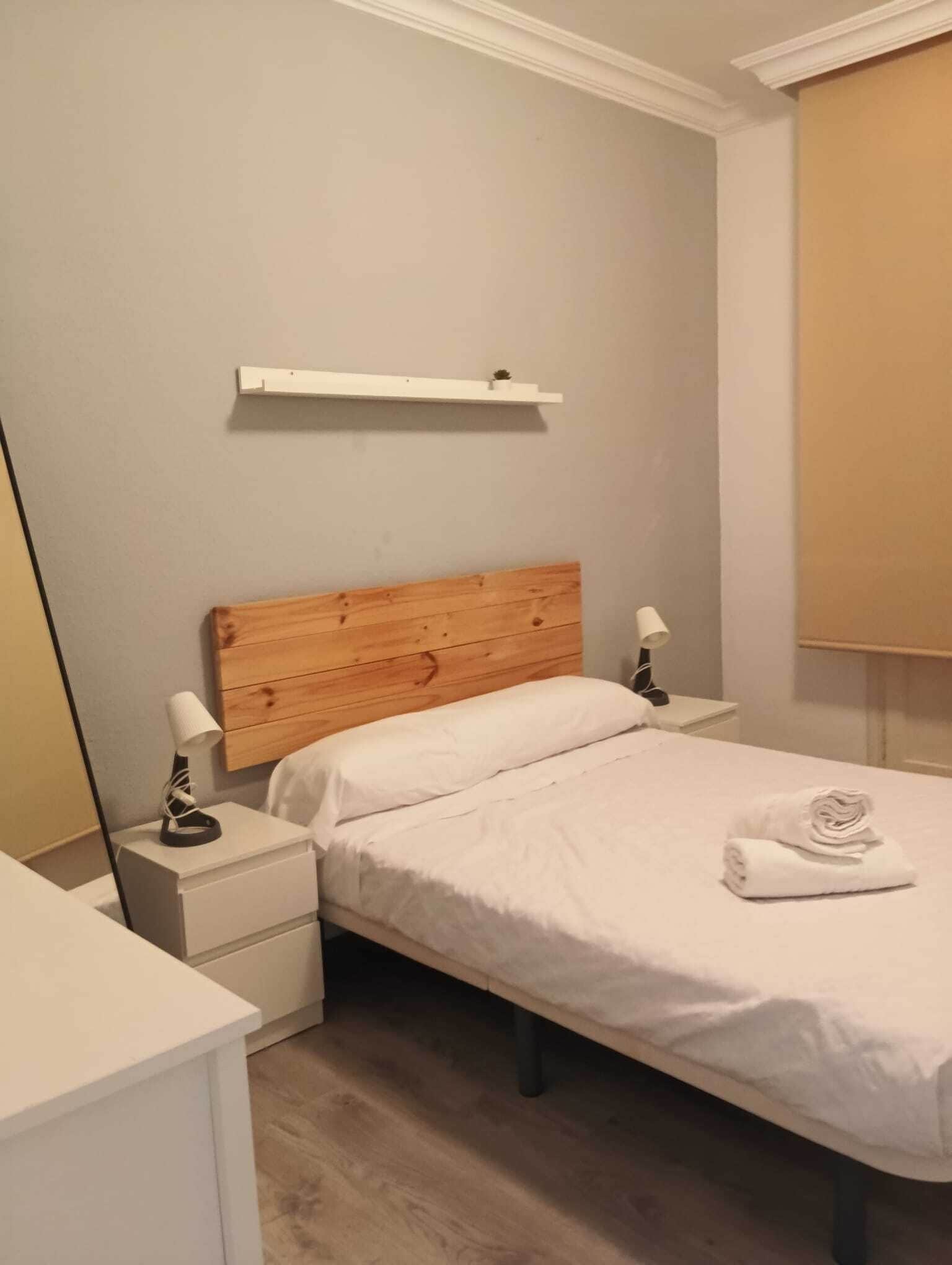 3 bedrooms, iron/ironing board, internet, bed sheets