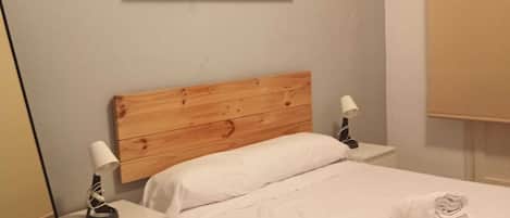 3 bedrooms, iron/ironing board, internet, bed sheets