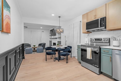 Modern House - Cozy Family Friendly
