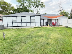 A residential building with a covered patio area, a fenced backyard, and a grassy lawn. - Mins To Zoo Anheuser Brewery Childrens Hospital (St. Louis)
