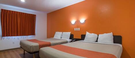 2 Queen, Smoking | Desk, laptop workspace, iron/ironing board (on request), free WiFi