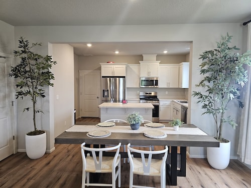 Beautiful-Cozy Entire Guest Suite Near Intel & Hillsboro & Portland