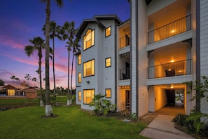 Exterior - Lakeside view retreat at Villas del Sol (Kissimmee)