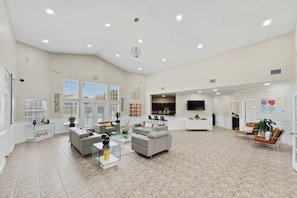 Lobby - Lakeside view retreat at Villas del Sol (Kissimmee)