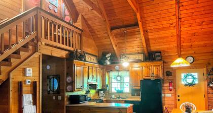 Shabby Chic meets the mountains! Sleeps 6