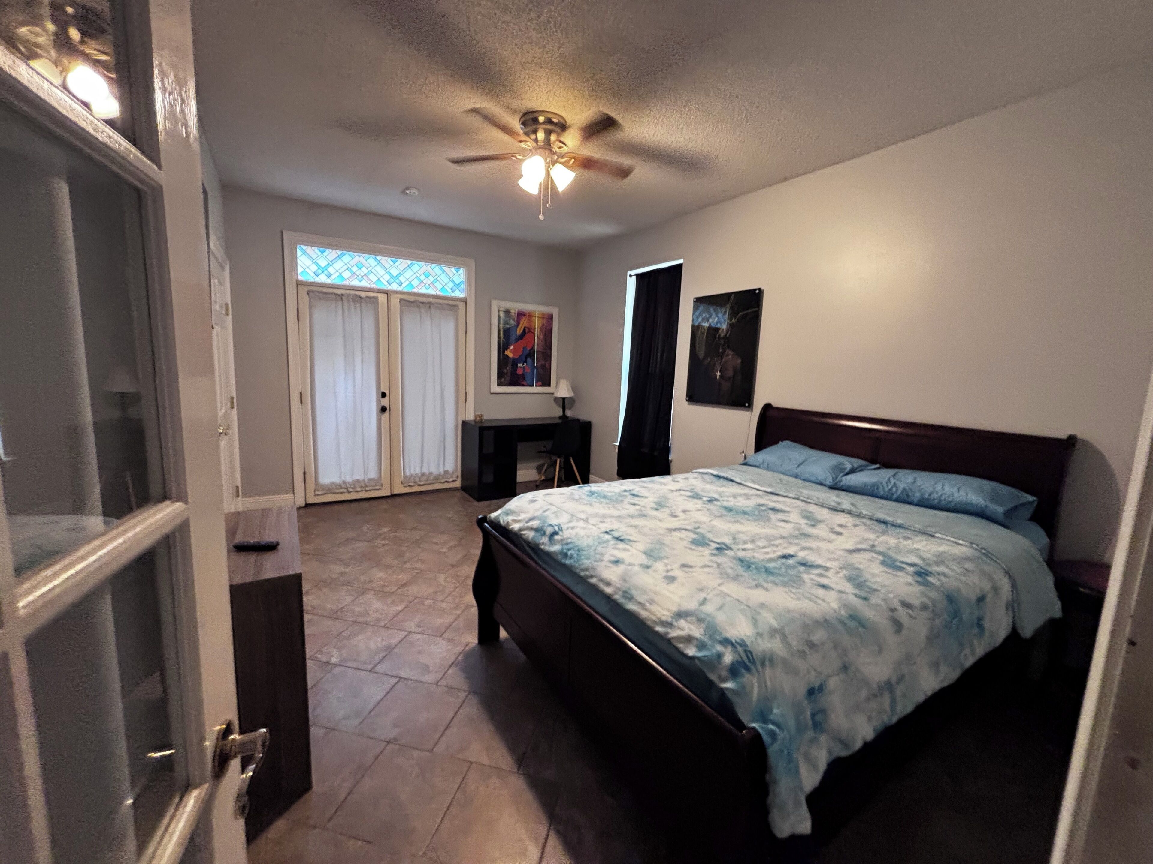 Iron/ironing board, Internet, bed sheets