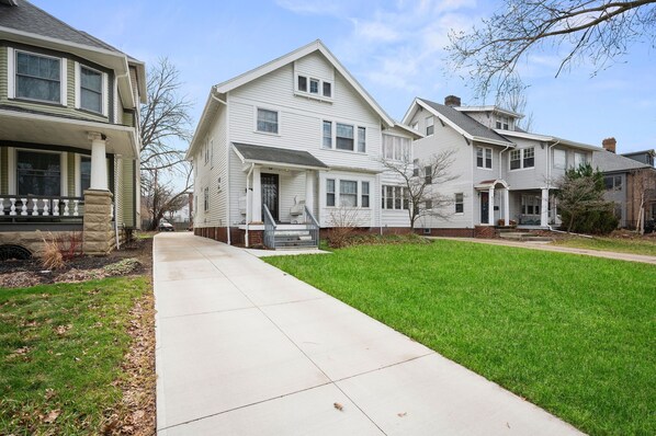 Exterior - Charming 2BR Lake Erie Retreat Near Gordon Square (Cleveland)