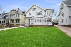 Exterior - Charming 2BR Lake Erie Retreat Near Gordon Square (Cleveland)