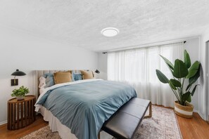 Room - Charming 2BR Lake Erie Retreat Near Gordon Square (Cleveland)