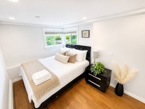 3 Schlafzimmer, Schreibtisch, Bügeleisen/Bügelbrett, WLAN