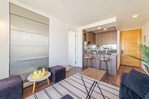 Familienapartment, Balkon, Stadtblick | Wohnbereich