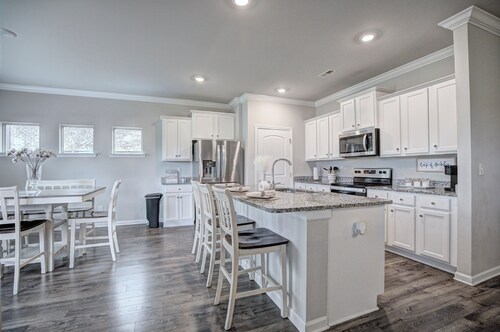 Marvelous 4-bedroom house, 5 miles from the square in vibrant Athens