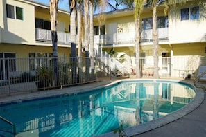 Outdoor pool - The Ultimate Spacious Home Base for Los Angeles (Los Angeles)