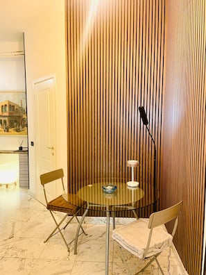 Dining - Residential neighborhood in Nervi, just a stone's throw from the sea (Genova)