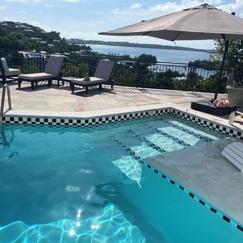 Royal Heights - Panoramic Great Sound Views & Pool