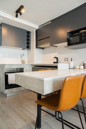 Familienapartment, Balkon | Eigene Küche