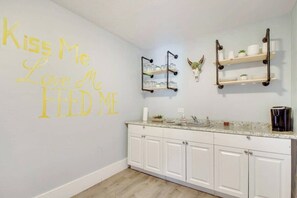 Kitchen - Wynwood/the scale of art house/walk to everything! (Miami)