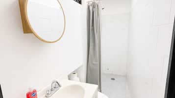 Comfort Apartment | Bathroom