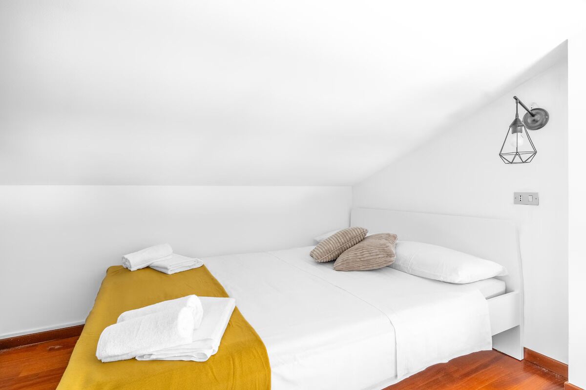 1 habitación, tabla de planchar con plancha, wifi gratis y ropa de cama 