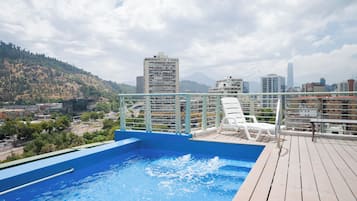 Apartamento | Piscina | Una piscina al aire libre de temporada