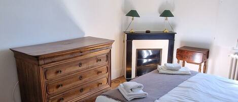 1 bedroom, WiFi (free), bed sheets