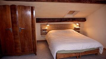 1 bedroom, free WiFi, bed sheets