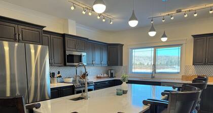 Rivers Edge Private Residence - Four Luxury Suites With River Views