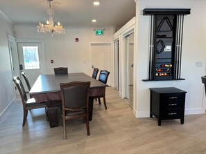 Dining - Rivers Edge Private Residence - Four Luxury Suites With River Views (Fort McMurray)