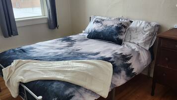 1 bedroom, iron/ironing board, WiFi (free), bed sheets