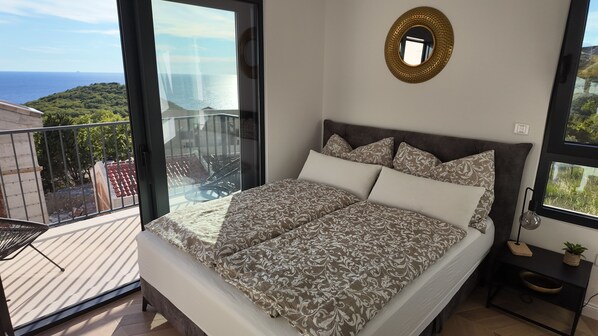 Room - NEW Villa Lumina/ Pool & Ocean View/ Budva Riviera/ 3-Bedroom for 6 Guests (Rijeka Reževići)
