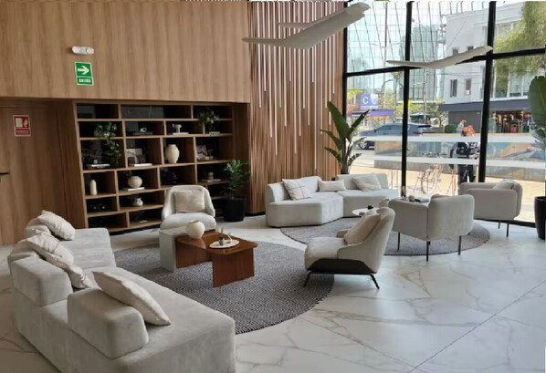 Lobby - Modern 2BR in San Isidro Financial District Pool & Gym (San Isidro)