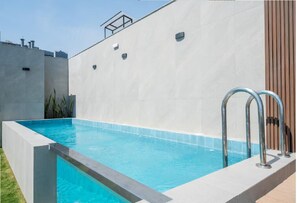 Pool - Modern 2BR in San Isidro Financial District Pool & Gym (San Isidro)