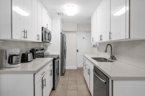 Comfort Townhome, Patio, Courtyard View | Private kitchen | Fridge, microwave, high chair - Artful Home Near Miami Design District  (Miami)