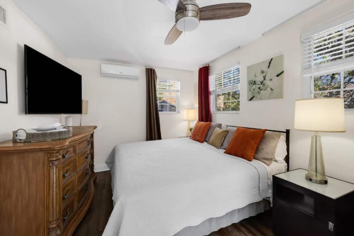Comfort Townhome, Patio, Courtyard View