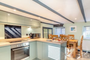 Coffee/tea maker, fridge, microwave, oven - Three-bedroom cottage with Wi-Fi, Netflix-ready TV, private decking, Ninja BBQ, EV charging and a hot tub, perfect for easy escapes. Up to three dogs are welcome too. (Cornwall)