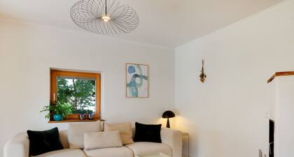 Kaiserblick Lodge Oberaudorf: Mountain View, Private Terrace & Wi-Fi
