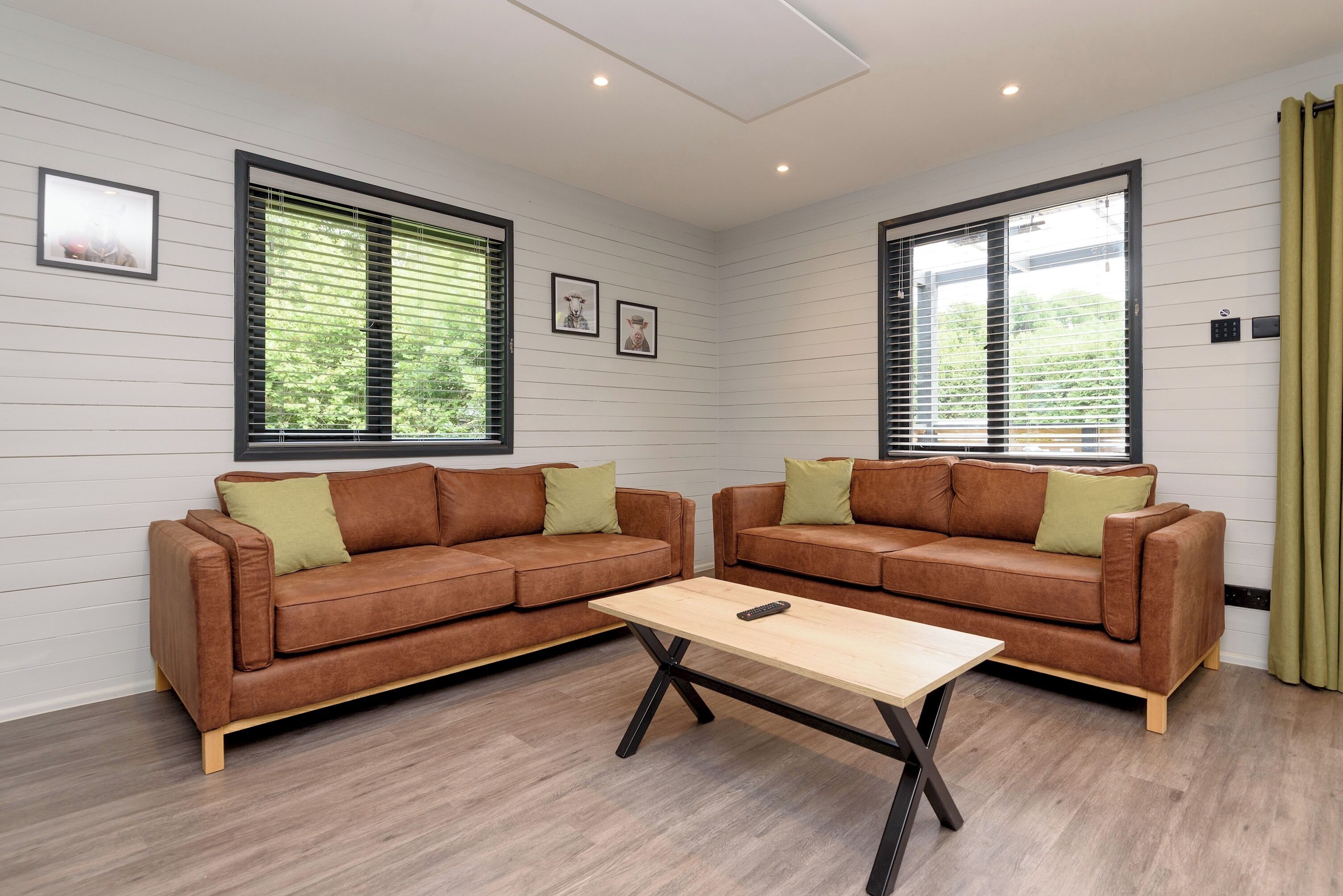 Riverside Lodge With Spacious Decking, Ninja Bbq, Wi-fi, Netflix-ready Tv, Ev Charging And An Outdoor Copper Bath And Shower For A Wellness Experience In Nature. Up To Three Well-behaved Dogs Are Welcome In Selected Lodges. - Fowey