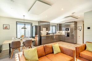 Interior - Cosy two-bedroom lodge for up to four guests and up to three dogs. With Wi-Fi, Netflix-ready TV, EV charging, infrared heating, private decking, Ninja BBQ, and a copper bath and shower for wellness in nature. (Cornwall)