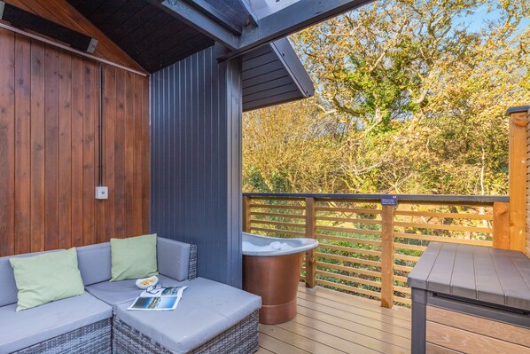 Terrace/patio - Cosy two-bedroom lodge for up to four guests and up to three dogs. With Wi-Fi, Netflix-ready TV, EV charging, infrared heating, private decking, Ninja BBQ, and a copper bath and shower for wellness in nature. (Cornwall)