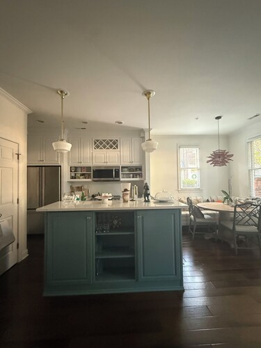 Beautiful designer home located near SouthEnd, LoSo, Rail and Uptown