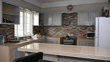 Apartment, 2 Bedrooms, Patio | Interior