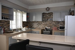 Apartment, 2 Bedrooms, Patio | Bahagian dalam