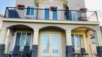 House, 2 Bedrooms, Balcony | Exterior