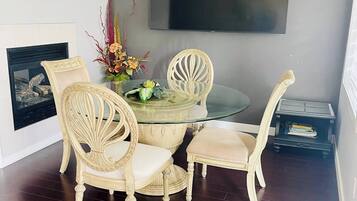 House, 2 Bedrooms, Balcony | Dining