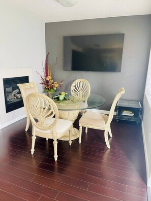 House, 2 Bedrooms, Balcony | Dining - Two Brbasement Suite (Calgary)