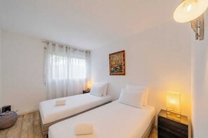 Apartment | 2 Schlafzimmer, laptopgeeigneter Arbeitsplatz, Bügeleisen/Bügelbrett