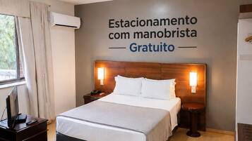 Studio Suite, 1 Queen Bed, Kitchen | Laptop workspace, free WiFi
